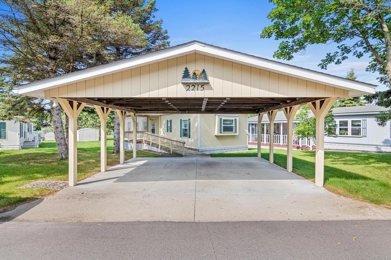 2215 Sugar Pine Dr, Cambridge, MN 55008