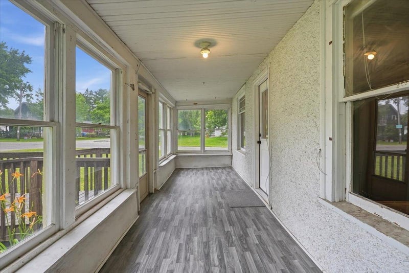 146 W Winter Ave, Elmwood, WI 54740