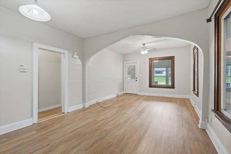 146 W Winter Ave, Elmwood, WI 54740