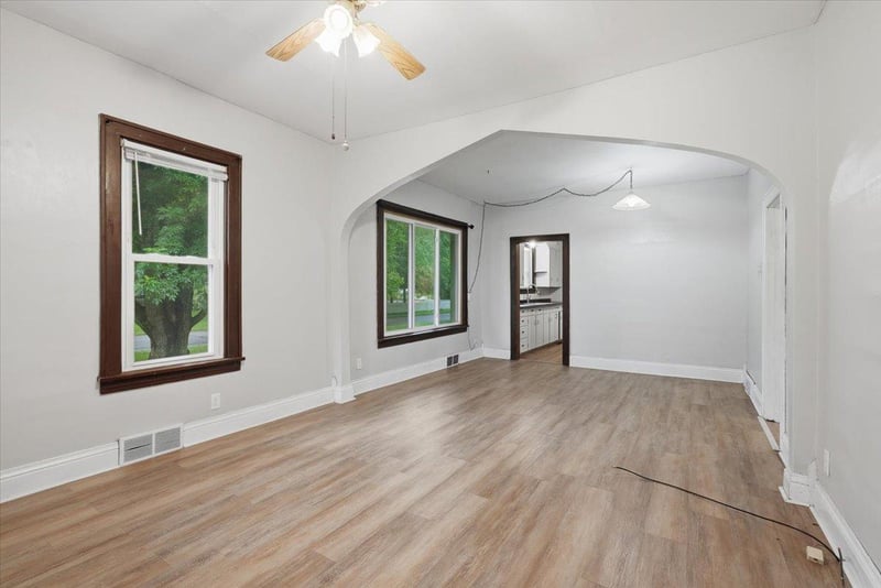 146 W Winter Ave, Elmwood, WI 54740