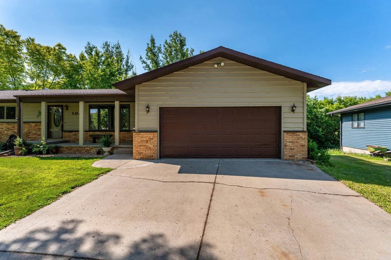 108 E Oriole Dr, Fergus Falls, MN 56537