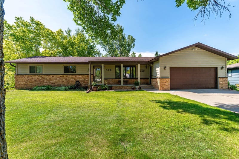 108 E Oriole Dr, Fergus Falls, MN 56537