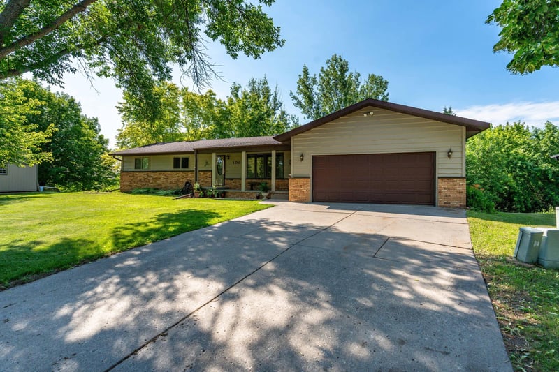 108 E Oriole Dr, Fergus Falls, MN 56537