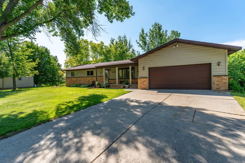 108 E Oriole Dr, Fergus Falls, MN 56537