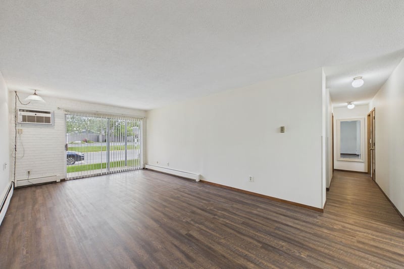 2730 Dale St N #D110, Roseville, MN 55113