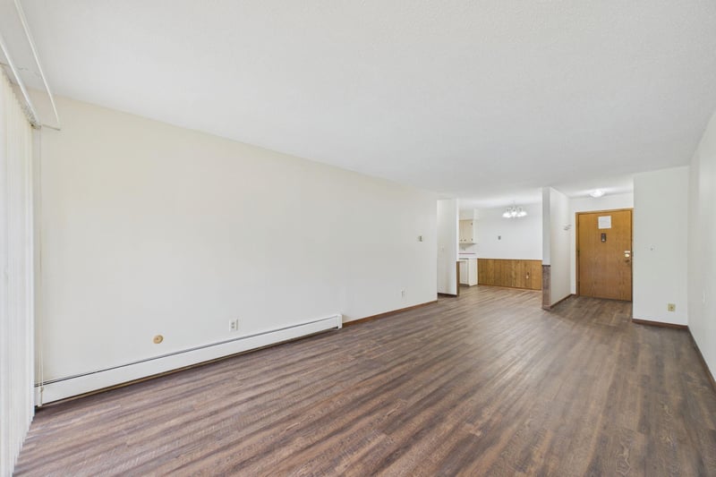 2730 Dale St N #D110, Roseville, MN 55113
