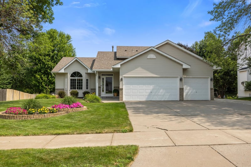 22002 Elm Pw, Rogers, MN 55374