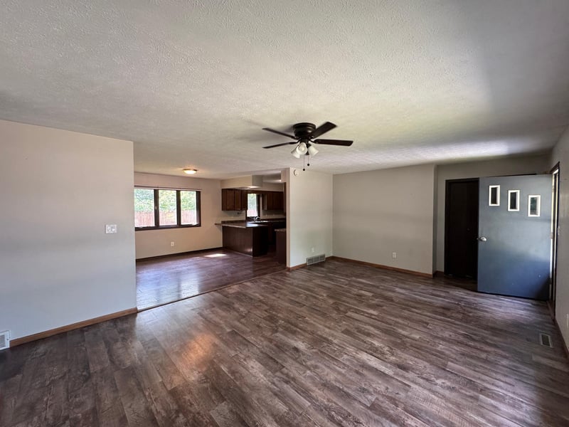 829 10th St SW, Wadena, MN 56482
