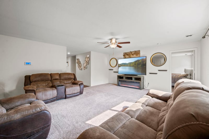 19106 Engle Wood Dr, Big Lake, MN 55309