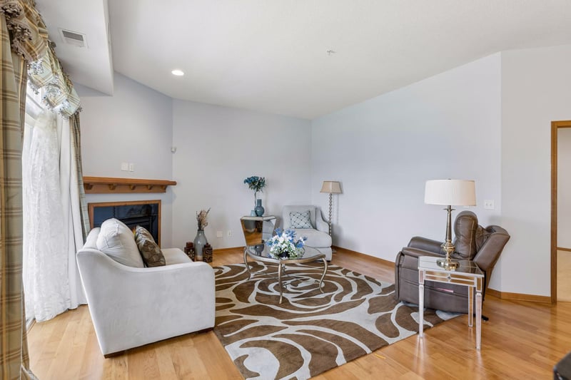 1244 County Road D E #102, Maplewood, MN 55109