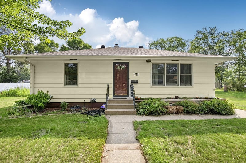 916 River Ave S, Sauk Rapids, MN 56379