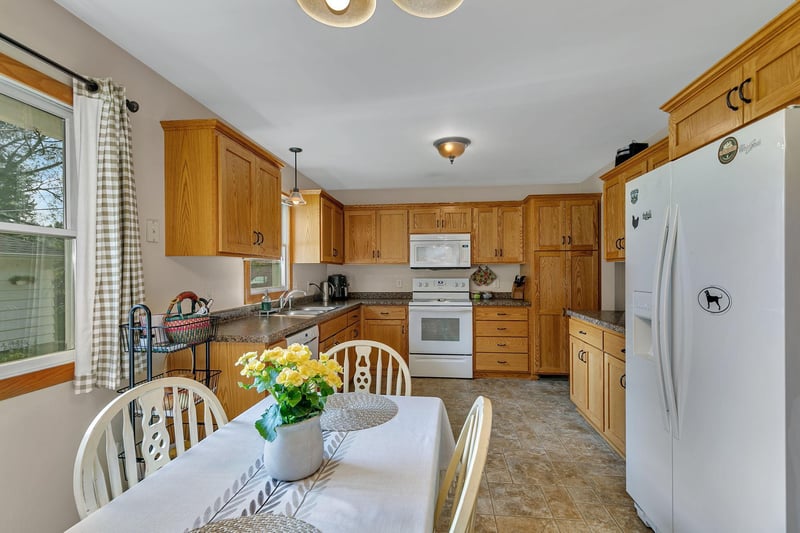 916 River Ave S, Sauk Rapids, MN 56379