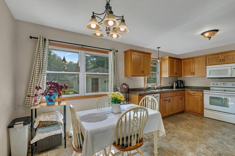 916 River Ave S, Sauk Rapids, MN 56379