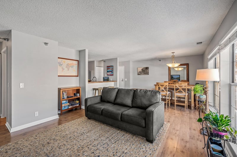 6020 Chasewood Pw #203, Minnetonka, MN 55343