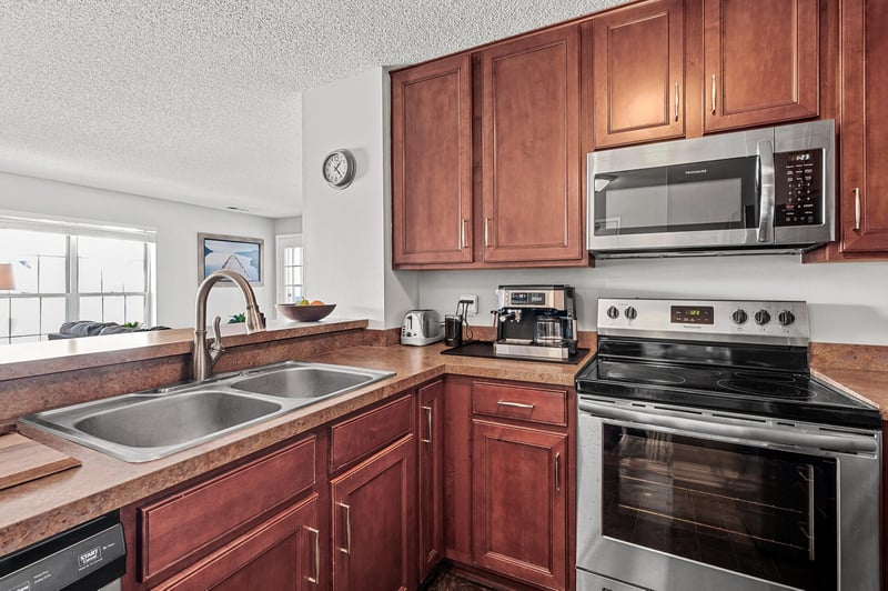 6020 Chasewood Pw #203, Minnetonka, MN 55343