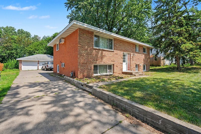 49 91st Ln NE, Blaine, MN 55434