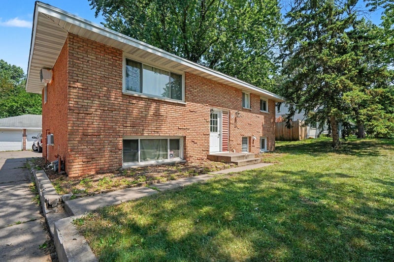 49 91st Ln NE, Blaine, MN 55434