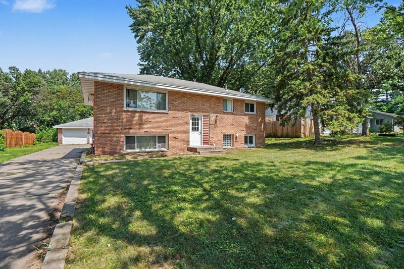 49 91st Ln NE, Blaine, MN 55434