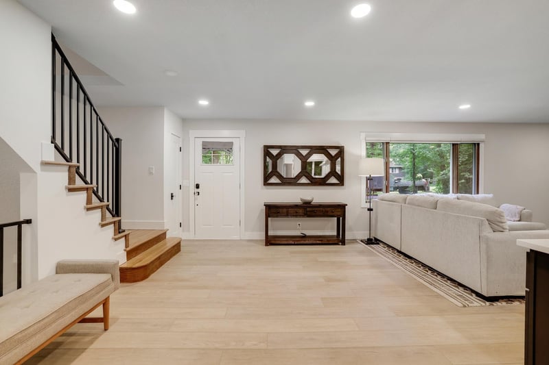 15801 Day Pl, Minnetonka, MN 55345