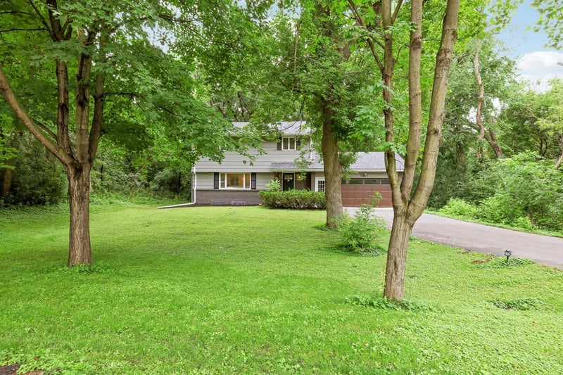 15801 Day Pl, Minnetonka, MN 55345
