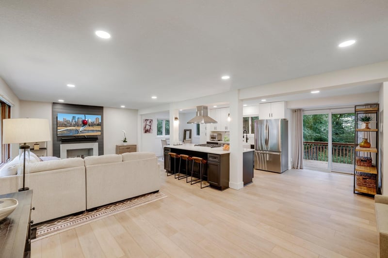 15801 Day Pl, Minnetonka, MN 55345