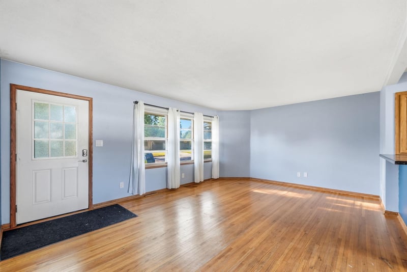 924 Fuller St S, Shakopee, MN 55379