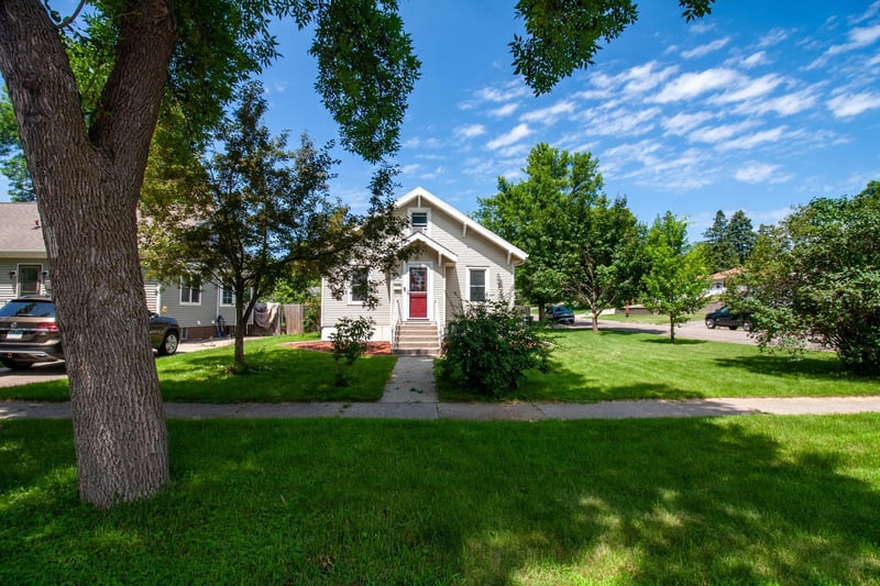 102 W Beech Ave W, Fergus Falls, MN 56537