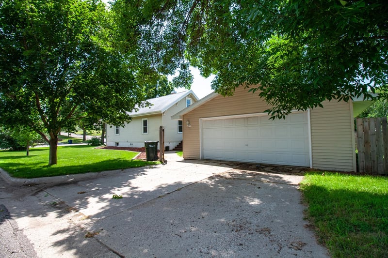 102 W Beech Ave W, Fergus Falls, MN 56537