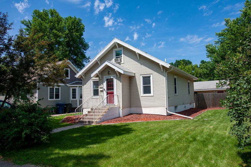 102 W Beech Ave W, Fergus Falls, MN 56537