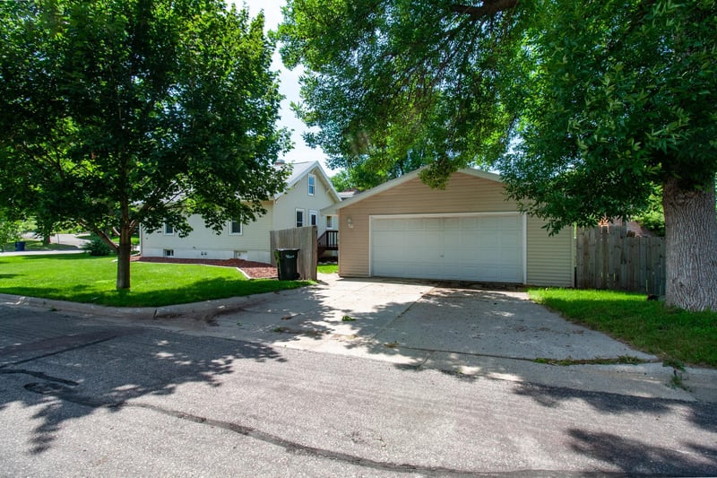 102 W Beech Ave W, Fergus Falls, MN 56537
