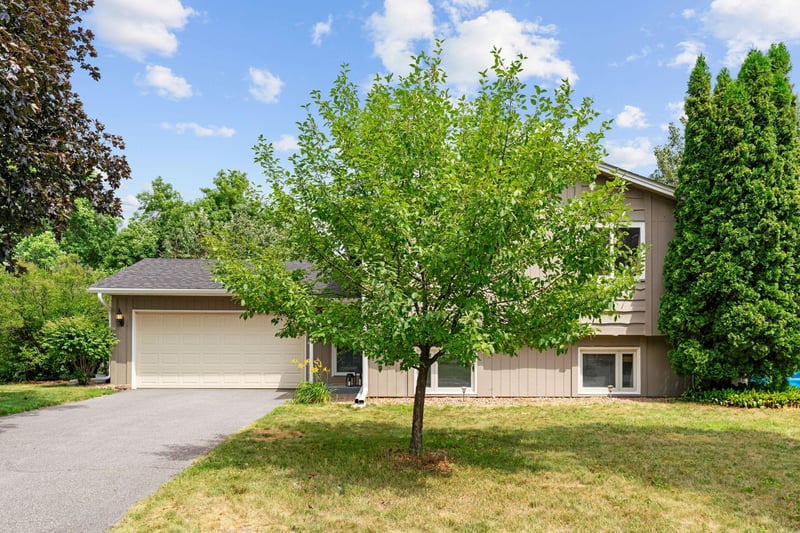 8648 N Zinnia Way, Maple Grove, MN 55369