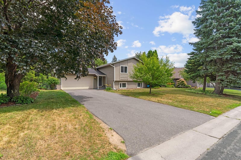 8648 N Zinnia Way, Maple Grove, MN 55369