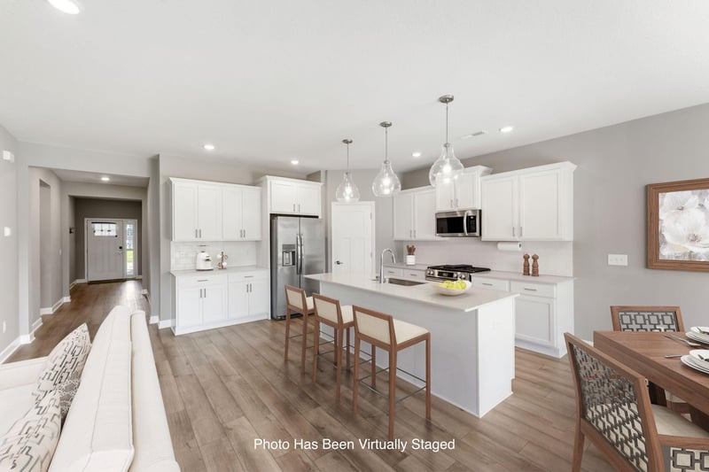 7609 Upper 38th St N, Oakdale, MN 55128