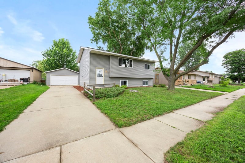 2043 42nd St NW, Rochester, MN 55901