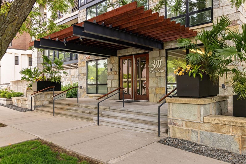 301 Kenwood Pw #600, Minneapolis, MN 55403