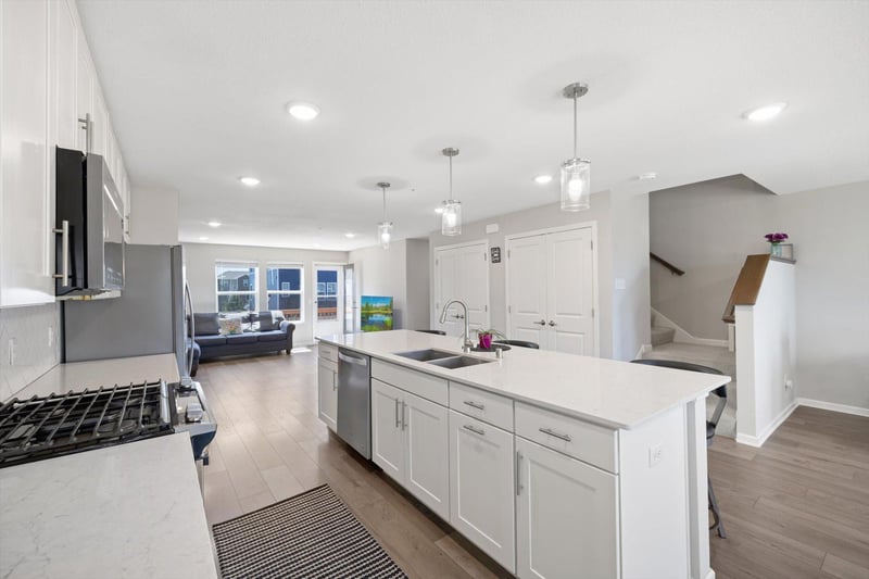 5863 156th St W, Apple Valley, MN 55124