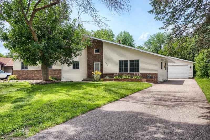 9200 Harkness Ave S, Cottage Grove, MN 55016