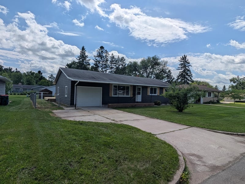 215 Madison Ave SW, Wadena, MN 56482