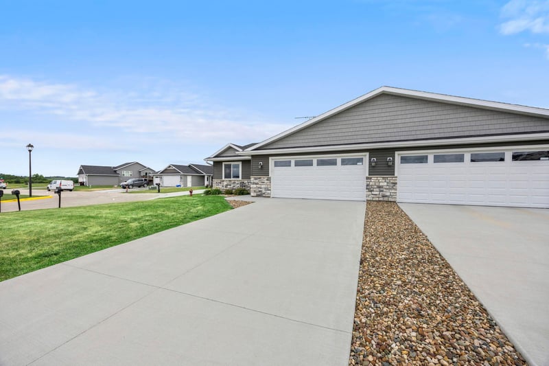 885 Tall Grass Ct, Wanamingo, MN 55983