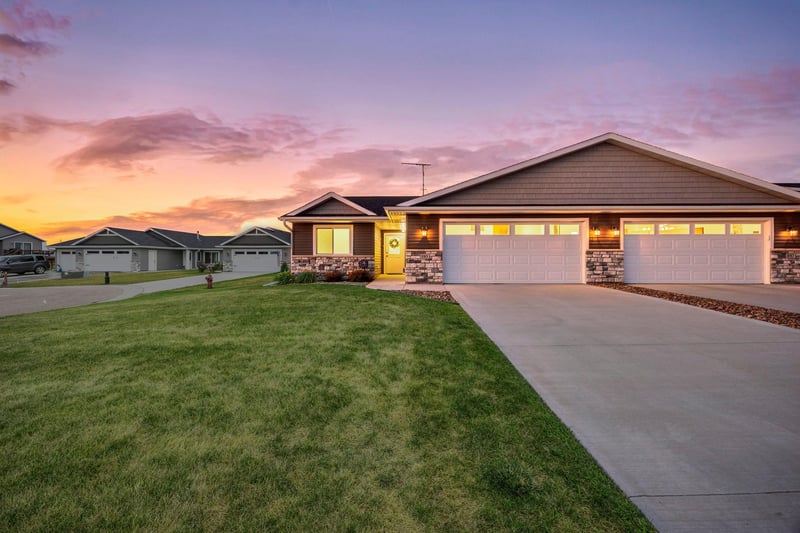 885 Tall Grass Ct, Wanamingo, MN 55983