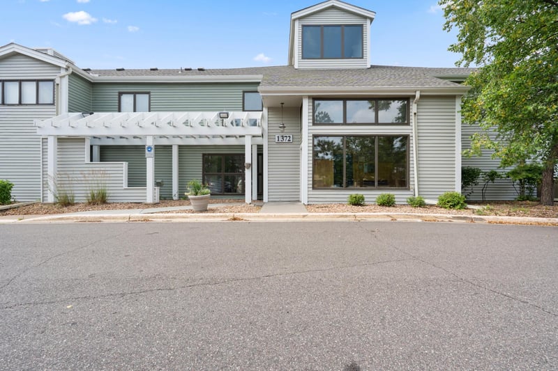 1372 Carling Dr #306, Saint Paul, MN 55108