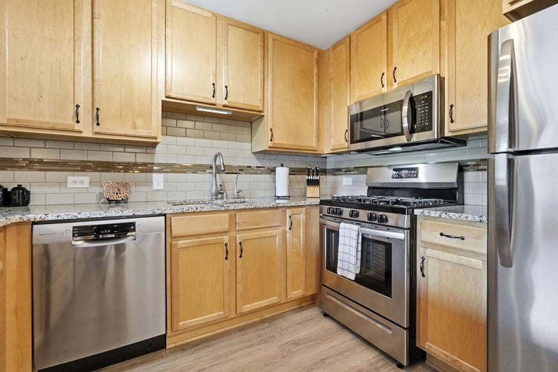 929 Portland Ave #208, Minneapolis, MN 55404