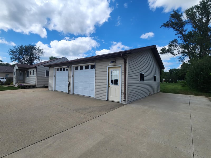 819 2nd St SW, Pipestone, MN 56164