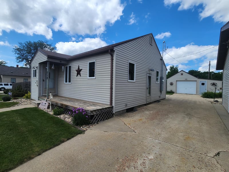 819 2nd St SW, Pipestone, MN 56164