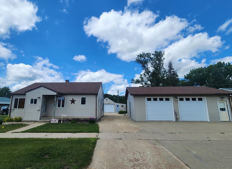 819 2nd St SW, Pipestone, MN 56164