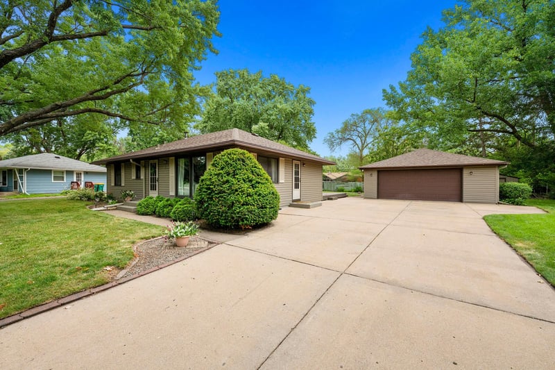 11335 Swallow St NW, Coon Rapids, MN 55433