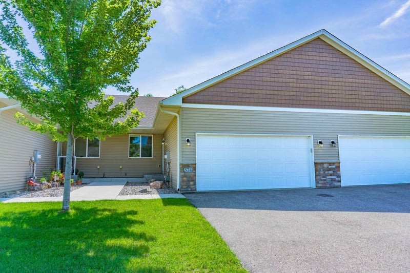 374 Meadow Ln, Young America, MN 55397