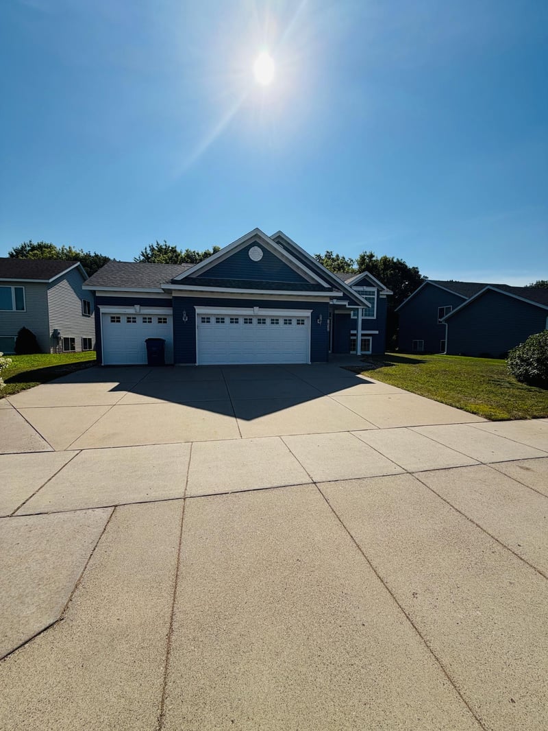 1032 Glade View Ct, Saint Cloud, MN 56303