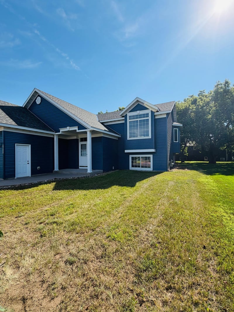 1032 Glade View Ct, Saint Cloud, MN 56303