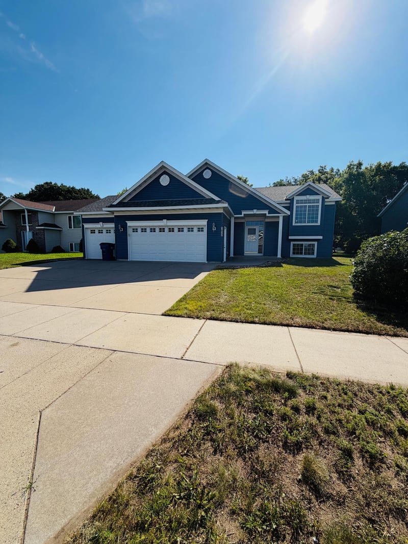 1032 Glade View Ct, Saint Cloud, MN 56303